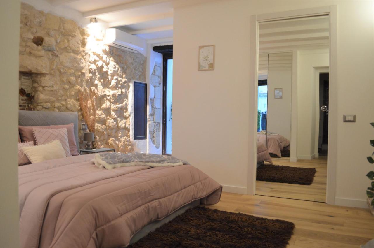 Domu 600 - Suite Mini Appartamento Cagliari Centro Storico Экстерьер фото