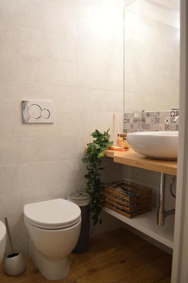 Domu 600 - Suite Mini Appartamento Cagliari Centro Storico Экстерьер фото