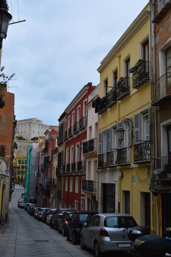 Domu 600 - Suite Mini Appartamento Cagliari Centro Storico Экстерьер фото