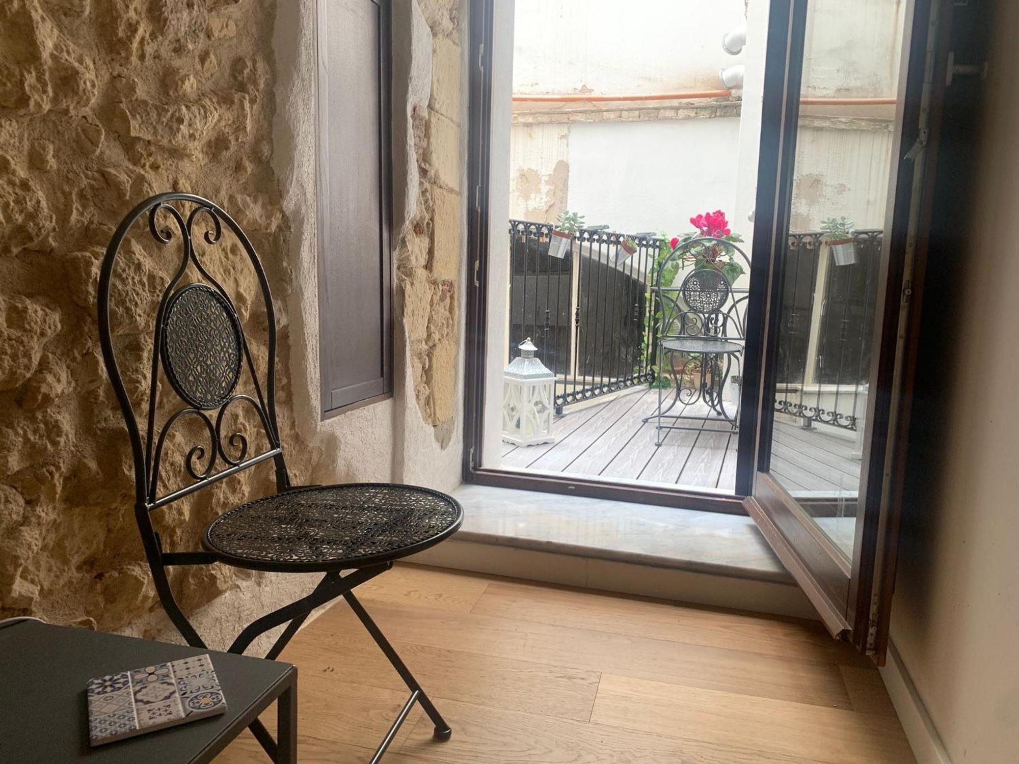 Domu 600 - Suite Mini Appartamento Cagliari Centro Storico Экстерьер фото